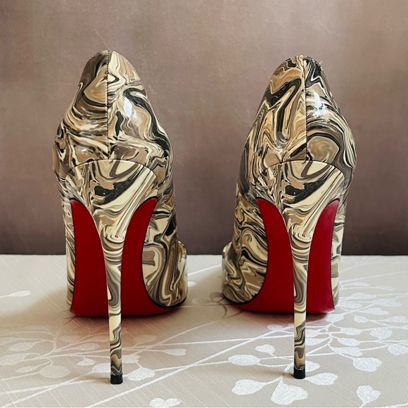 Christian Louboutin So Kate Marble Pumps - Picture 5 of 9